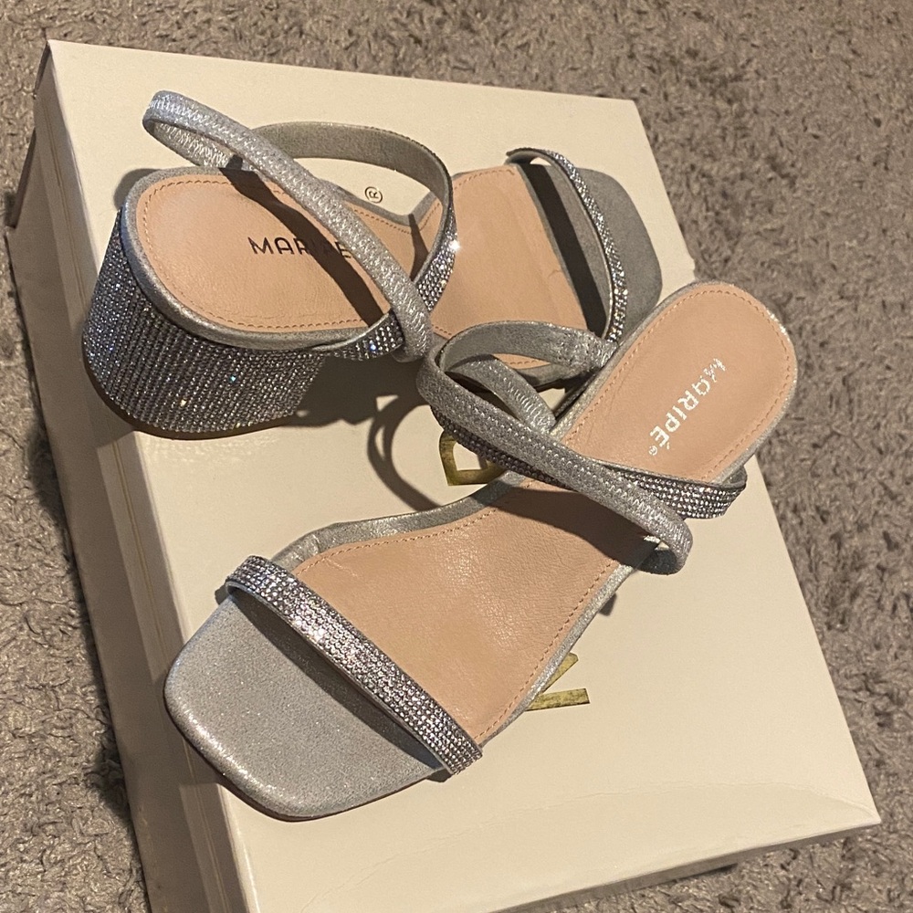 Maripe Silver Sandals with Ankle Strap and Medium Heel